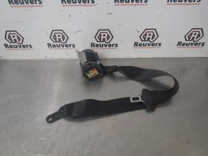 Begagnade Bakre säkerhetsbälte, höger BMW 1 serie (E87/87N) 118d 16V Pris € 20,00 Marginaltabell erbjuds av Autorecycling Reuvers B.V.