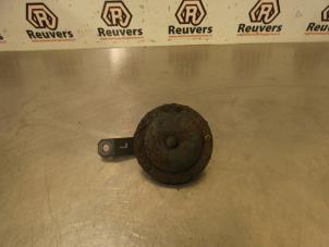 Begagnade Signalhorn Nissan Pixo (D31S) 1.0 12V Pris € 10,00 Marginaltabell erbjuds av Autorecycling Reuvers B.V.