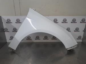 Używane Blotnik prawy przód Ford Focus 3 Wagon 1.0 Ti-VCT EcoBoost 12V 125 Cena € 100,00 Procedura marży oferowane przez Autorecycling Reuvers B.V.