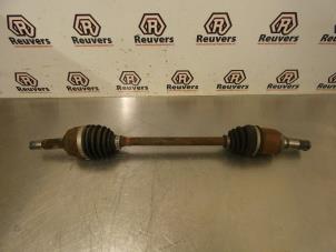 Begagnade Drivaxel, vänster fram Mitsubishi Space Star (A0) 1.0 12V Pris € 50,00 Marginaltabell erbjuds av Autorecycling Reuvers B.V.