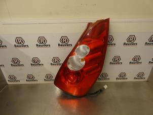 Gebruikte Achterlicht rechts Mazda 5 (CR19) 1.8i 16V Prijs € 40,00 Margeregeling aangeboden door Autorecycling Reuvers B.V.