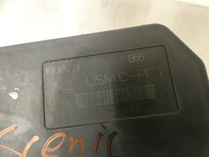 Säkringsbox från en Renault Grand Scénic II (JM) 2.0 16V 2006