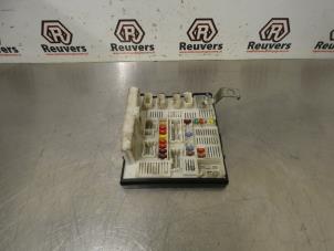 Gebruikte Zekeringkast Renault Grand Scénic II (JM) 2.0 16V Prijs € 50,00 Margeregeling aangeboden door Autorecycling Reuvers B.V.