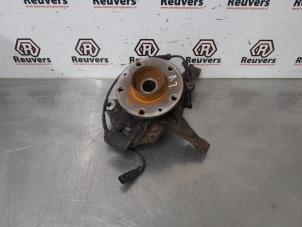 Gebruikte Fusee links-voor Renault Megane III Grandtour (KZ) 1.4 16V TCe 130 Prijs € 35,00 Margeregeling aangeboden door Autorecycling Reuvers B.V.