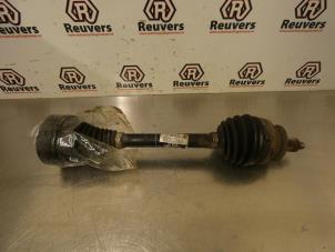 Begagnade Drivaxel, vänster fram Volkswagen Polo V (6R) 1.2 TDI 12V BlueMotion Pris € 35,00 Marginaltabell erbjuds av Autorecycling Reuvers B.V.