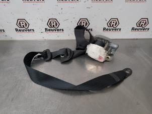 Gebruikte Veiligheidsgordel links-voor Peugeot 107 1.0 12V Prijs € 50,00 Margeregeling aangeboden door Autorecycling Reuvers B.V.