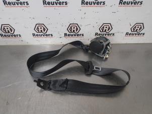 Używane Pas bezpieczenstwa prawy tyl Renault Clio IV (5R) 0.9 Energy TCE 90 12V Cena € 40,00 Procedura marży oferowane przez Autorecycling Reuvers B.V.