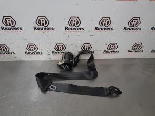 Używane Pas bezpieczenstwa prawy tyl Renault Clio IV (5R) 0.9 Energy TCE 90 12V Cena € 40,00 Procedura marży oferowane przez Autorecycling Reuvers B.V.