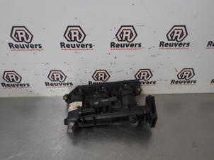 Gebruikte Inlaatspruitstuk Renault Clio IV (5R) 0.9 Energy TCE 90 12V Prijs € 50,00 Margeregeling aangeboden door Autorecycling Reuvers B.V.