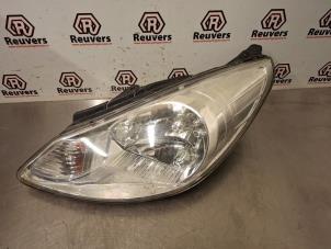 Begagnade Strålkastare, vänster Hyundai i10 (F5) 1.1i 12V Pris € 50,00 Marginaltabell erbjuds av Autorecycling Reuvers B.V.