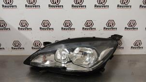 Gebruikte Linker Koplamp Peugeot 308 SW (L4/L9/LC/LJ/LR) 1.2 12V e-THP PureTech 110 Prijs € 175,00 Margeregeling aangeboden door Autorecycling Reuvers B.V.