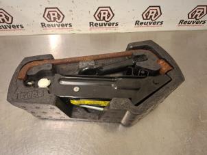 Begagnade Domkraftsset Citroen C1 1.0 12V Pris € 20,00 Marginaltabell erbjuds av Autorecycling Reuvers B.V.