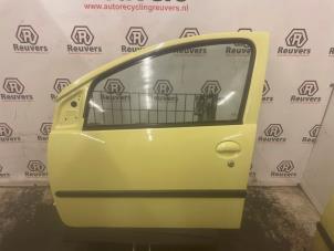 Begagnade Dörr, 4-dörrars, vänster fram Citroen C1 1.0 12V Pris € 100,00 Marginaltabell erbjuds av Autorecycling Reuvers B.V.