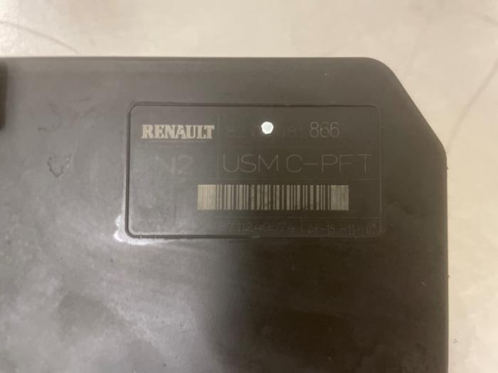 Säkringsbox från en Renault Megane II CC (EM) 2.0 16V 2008