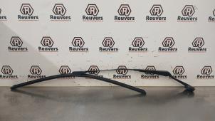 Begagnade Främre torkararm Ford Focus 3 1.0 Ti-VCT EcoBoost 12V 125 Pris € 10,00 Marginaltabell erbjuds av Autorecycling Reuvers B.V.