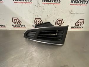 Begagnade Luftmunstycke, instrumentbräda Ford Focus 3 1.0 Ti-VCT EcoBoost 12V 125 Pris € 15,00 Marginaltabell erbjuds av Autorecycling Reuvers B.V.