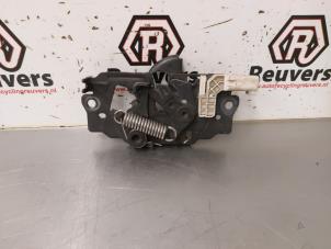 Gebruikte Slotmechaniek Motorkap Ford Focus 3 1.0 Ti-VCT EcoBoost 12V 125 Prijs € 20,00 Margeregeling aangeboden door Autorecycling Reuvers B.V.