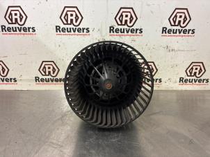 Begagnade Fläktmotor för uppvärmning och ventilation Ford C-Max (DXA) 1.0 Ti-VCT EcoBoost 12V 125 Pris € 25,00 Marginaltabell erbjuds av Autorecycling Reuvers B.V.