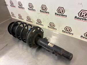 Gebruikte Mac Phersonpoot rechts-voor Peugeot 208 I (CA/CC/CK/CL) 1.2 Vti 12V PureTech 82 Prijs € 35,00 Margeregeling aangeboden door Autorecycling Reuvers B.V.