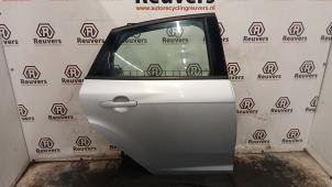 Używane Drzwi prawe tylne wersja 4-drzwiowa Ford Focus 3 1.6 Ti-VCT 16V 105 Cena € 175,00 Procedura marży oferowane przez Autorecycling Reuvers B.V.