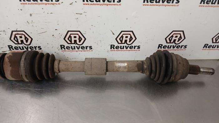 Drivaxel, höger fram från en Ford Focus 3 1.6 Ti-VCT 16V 105 2011