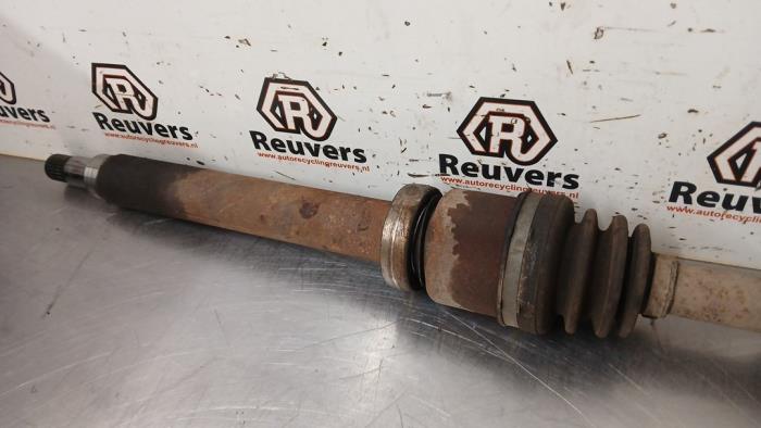 Drivaxel, höger fram från en Ford Focus 3 1.6 Ti-VCT 16V 105 2011