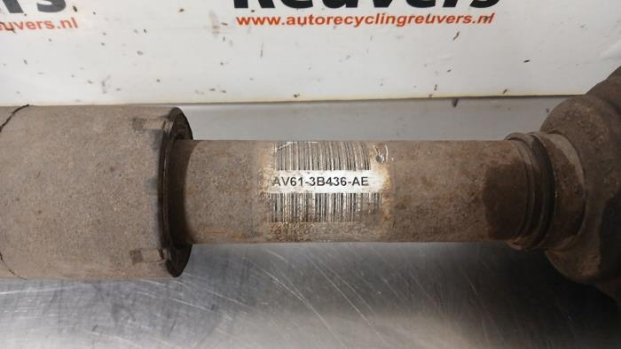 Drivaxel, höger fram från en Ford Focus 3 1.6 Ti-VCT 16V 105 2011