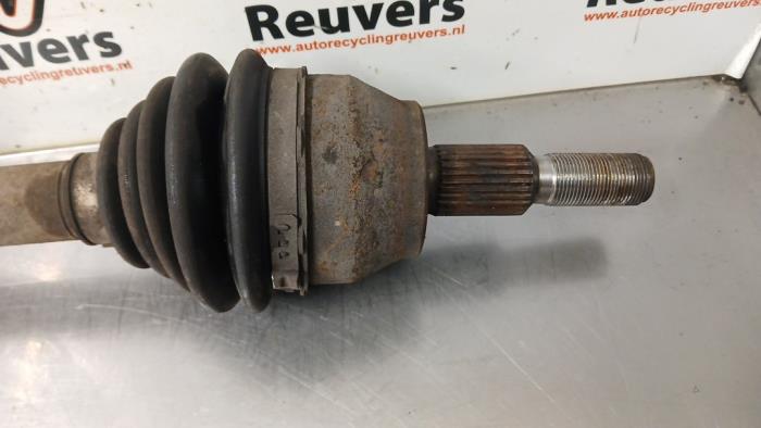 Drivaxel, höger fram från en Ford Focus 3 1.6 Ti-VCT 16V 105 2011