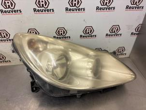 Begagnade Strålkastare, höger Opel Corsa D 1.2 16V Pris € 35,00 Marginaltabell erbjuds av Autorecycling Reuvers B.V.