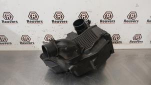 Używane Obudowa filtra powietrza Renault Clio IV Estate/Grandtour (7R) 1.5 Energy dCi 90 FAP Cena € 30,00 Procedura marży oferowane przez Autorecycling Reuvers B.V.