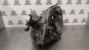 Używane Skrzynia biegów Renault Clio IV (5R) 0.9 Energy TCE 90 12V Cena € 400,00 Procedura marży oferowane przez Autorecycling Reuvers B.V.