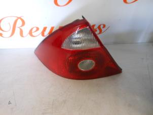 Gebruikte Achterlicht links Ford Mondeo III 2.0 TDdi 90 16V Prijs € 35,00 Margeregeling aangeboden door Autorecycling Reuvers B.V.