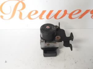 Gebruikte ABS Pomp Hyundai Elantra III 2.0i 16V CVVT Prijs € 75,00 Margeregeling aangeboden door Autorecycling Reuvers B.V.