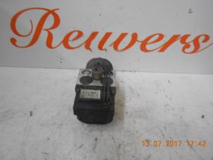 Używane Sterownik ABS Volkswagen Passat (3B2) 1.8 20V Cena € 100,00 Procedura marży oferowane przez Autorecycling Reuvers B.V.