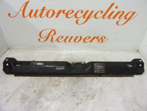 Gebruikte Slotplaat voor Volkswagen Transporter/Caravelle T4 2.4 D Prijs € 35,00 Margeregeling aangeboden door Autorecycling Reuvers B.V.