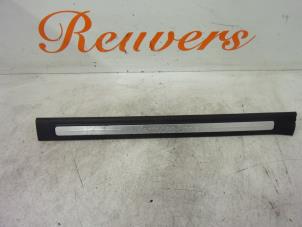 Begagnade Dekorstripe Mercedes A (W169) 2.0 A-160 CDI 16V 5-Drs. Pris € 10,00 Marginaltabell erbjuds av Autorecycling Reuvers B.V.