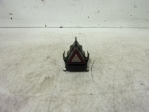 Begagnade Nödbelysningsbrytare Mercedes A (W169) 2.0 A-160 CDI 16V 5-Drs. Pris € 15,00 Marginaltabell erbjuds av Autorecycling Reuvers B.V.