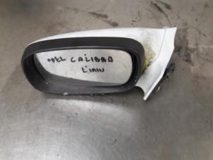 Begagnade Skärmspegel, vänster Opel Calibra 2.0i Pris € 40,00 Marginaltabell erbjuds av Autosloopbedrijf Jan Pronk B.V.