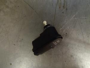 Begagnade Strålkastarmotor Ford Focus 1 1.6 16V Pris € 10,00 Marginaltabell erbjuds av Autosloopbedrijf Jan Pronk B.V.