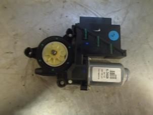 Begagnade Motor, dörrfönster Volkswagen Polo IV (9N1/2/3) 1.2 12V Pris € 30,00 Marginaltabell erbjuds av Autosloopbedrijf Jan Pronk B.V.