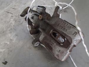 Begagnade Bakre bromsok, höger Honda Accord Pris € 30,00 Marginaltabell erbjuds av Autosloopbedrijf Jan Pronk B.V.