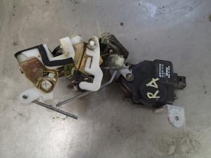 Begagnade Dörrmekanism, 4-dörrars, höger bak Mitsubishi Space Wagon (N8/N9) 2.4 16V GDI GLX Pris € 35,00 Marginaltabell erbjuds av Autosloopbedrijf Jan Pronk B.V.