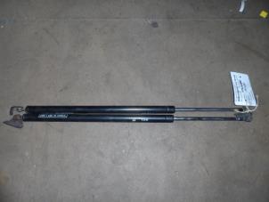 Begagnade Set med gasfjädrar, baklucka Hyundai H100 Pris € 50,00 Marginaltabell erbjuds av Autosloopbedrijf Jan Pronk B.V.