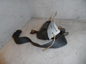 Begagnade Främre säkerhetsbälte, vänster Hyundai H100 Pris € 25,00 Marginaltabell erbjuds av Autosloopbedrijf Jan Pronk B.V.