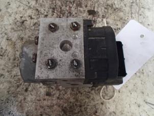 Używane Pompa ABS Volvo S40 (VS) 1.9 TD Cena € 75,00 Procedura marży oferowane przez Autosloopbedrijf Jan Pronk B.V.