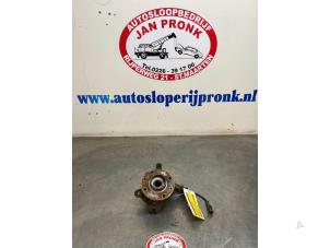 Gebruikte Fusee links-voor Renault Twingo II (CN) 1.2 Prijs € 40,00 Margeregeling aangeboden door Autosloopbedrijf Jan Pronk B.V.