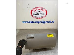 Begagnade Handskfack Mercedes Sprinter 5t (906.15/906.25) 513 CDI 16V Pris € 30,00 Marginaltabell erbjuds av Autosloopbedrijf Jan Pronk B.V.