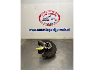 Gebruikte Fusee links-voor Audi A3 Sportback (8PA) 1.6 TDI 16V Prijs € 40,00 Margeregeling aangeboden door Autosloopbedrijf Jan Pronk B.V.