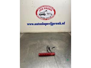 Gebruikte Extra Remlicht midden Opel Mokka/Mokka X 1.4 Turbo 16V 4x2 Prijs € 25,00 Margeregeling aangeboden door Autosloopbedrijf Jan Pronk B.V.