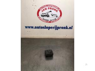 Begagnade Ljusbrytare Volvo V40 (VW) 2.0 16V T Pris € 50,00 Marginaltabell erbjuds av Autosloopbedrijf Jan Pronk B.V.